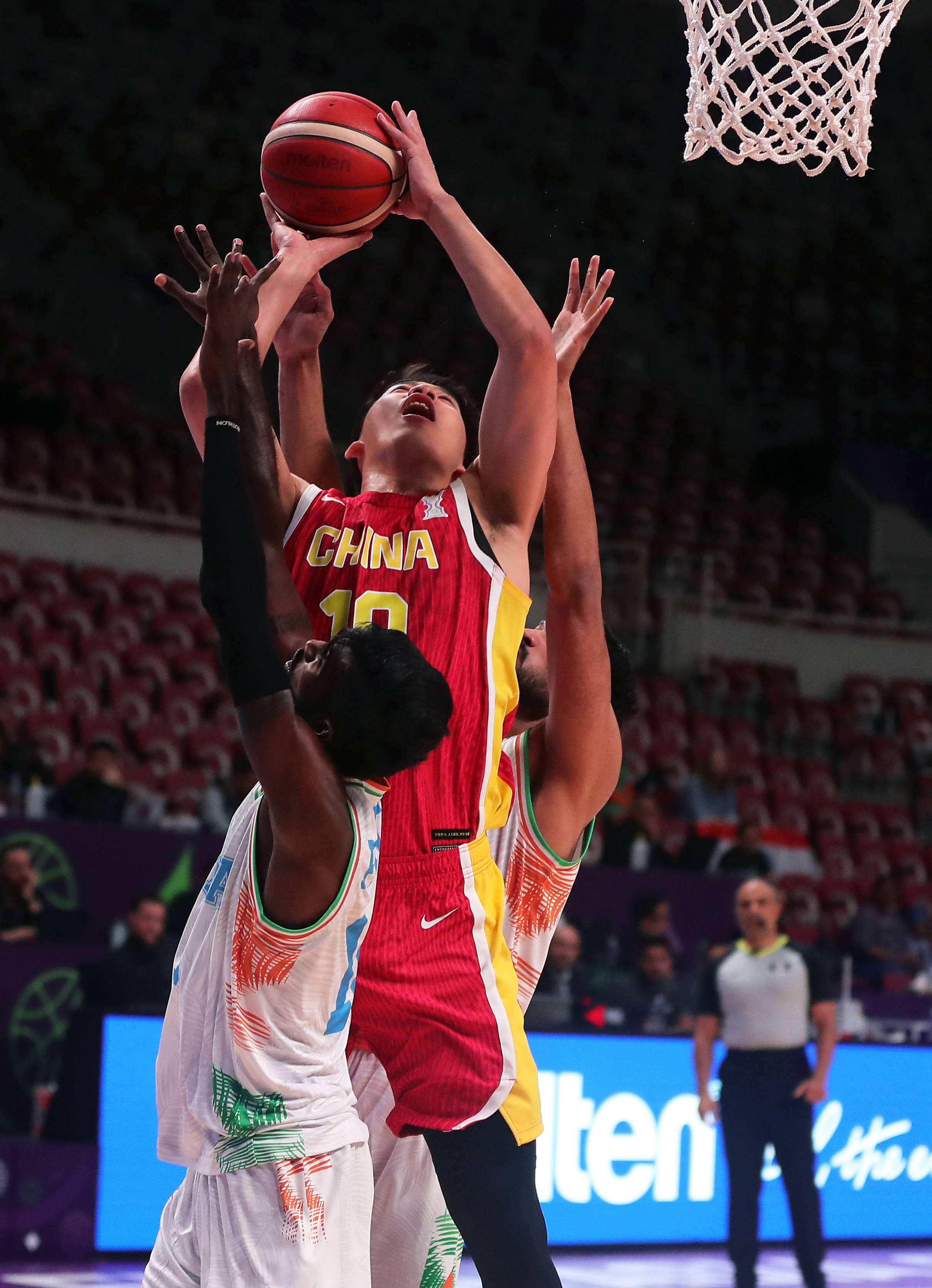 皇冠中国-（体育）篮球——国际篮联亚洲杯：中国队对阵印度队