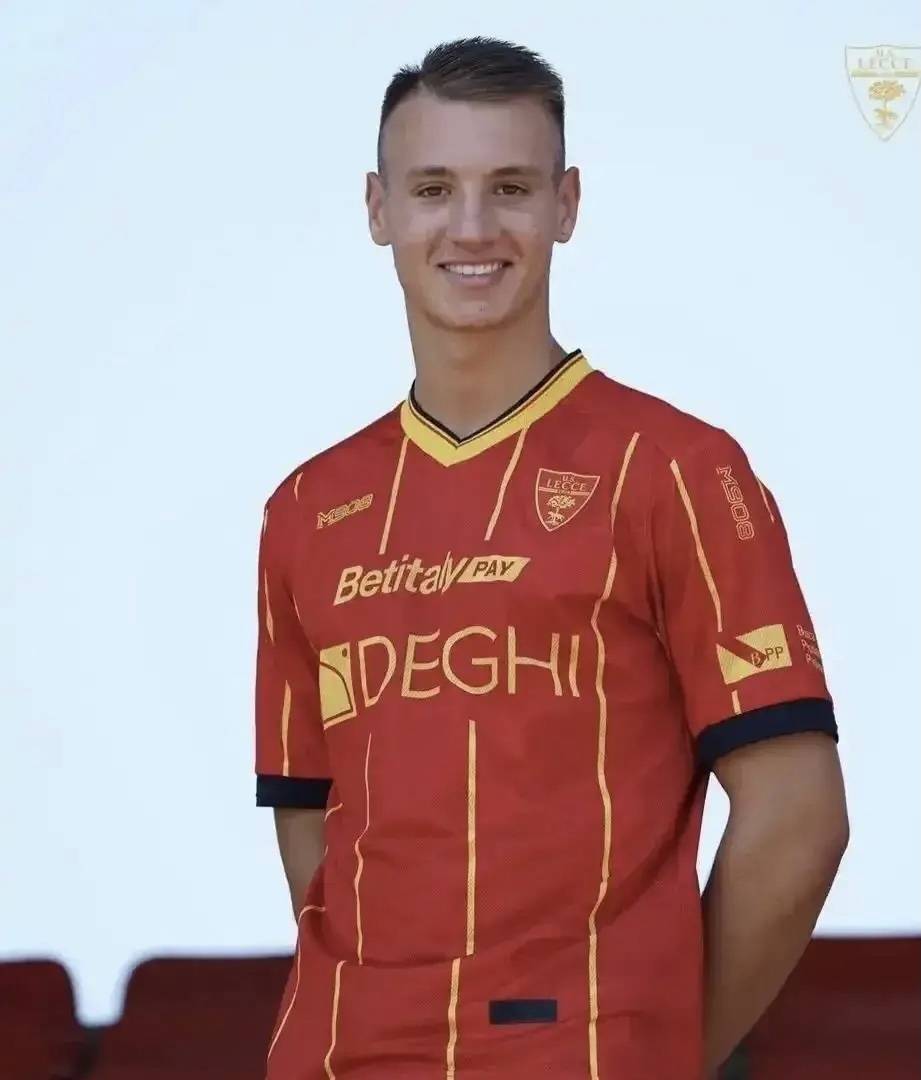 皇冠体育-意甲：米兰跟莱切就卡马尔达加盟所签的协议曝光，在意甲每出场一次，莱切将获得7.5万