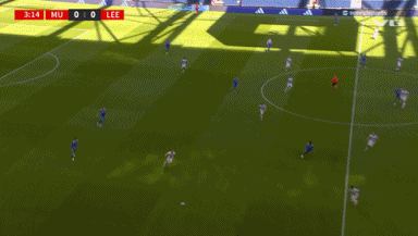 皇冠体育-半场-曼联0-0利兹联 库尼亚首秀奥比抽射造险利兹联0射门