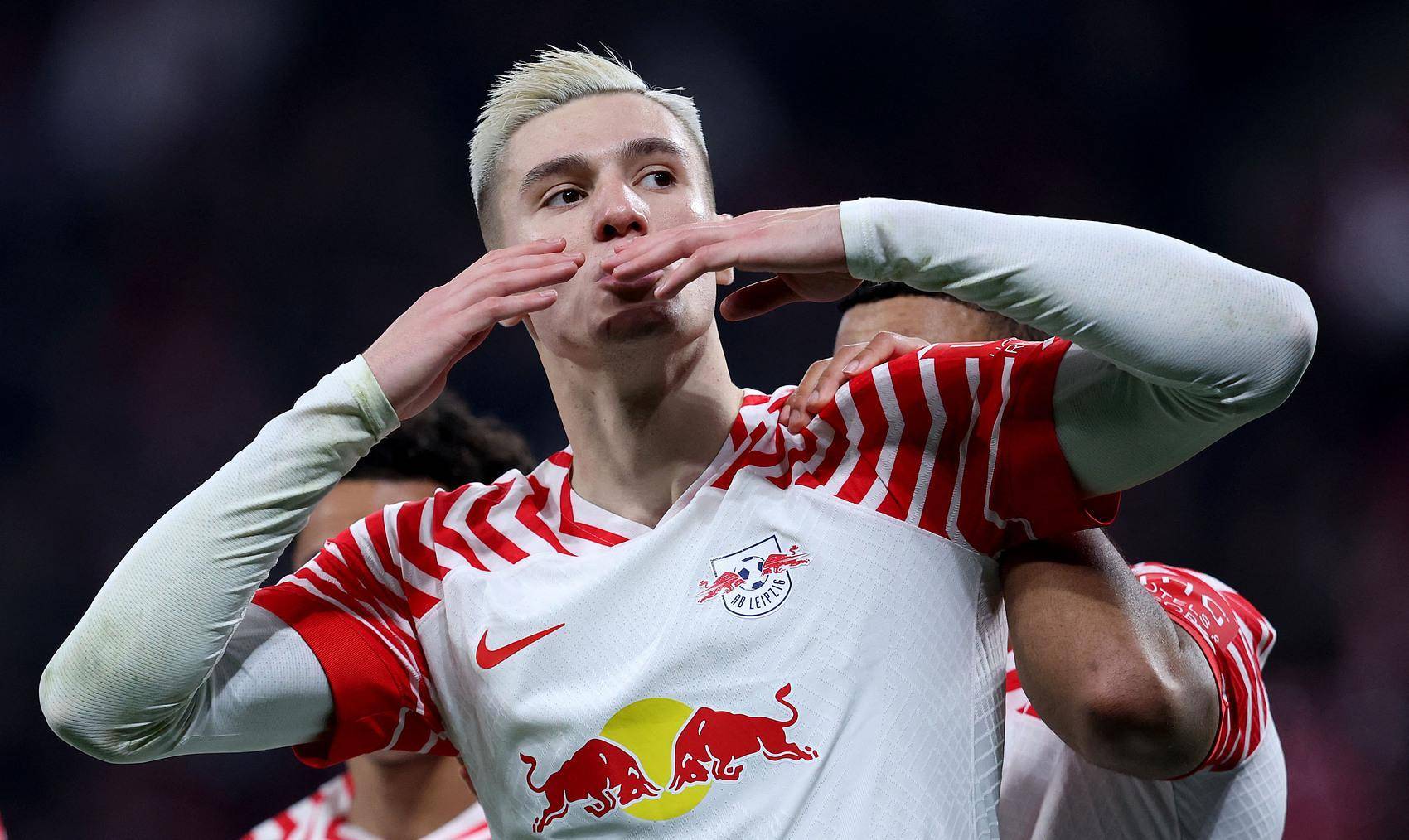 皇冠体育app-曼联正式签下中锋塞斯科，是为打击利物浦？