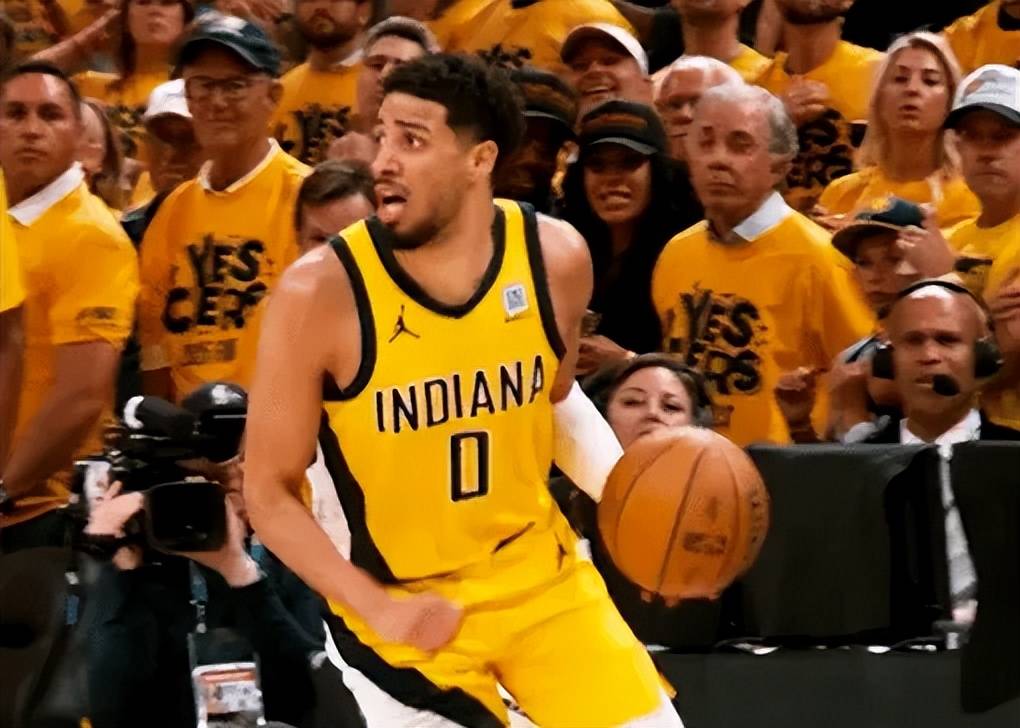 皇冠体育下载-步行者捍卫荣耀：团队篮球奏响逆袭序曲，雷霆败走印第安纳