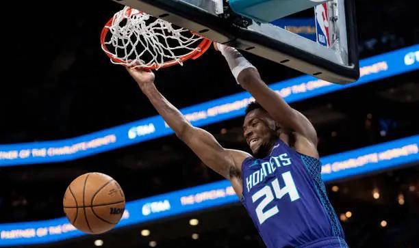 皇冠体育网址-米勒被认为是夏洛特黄蜂未来的关键