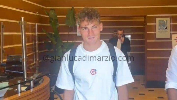 hg皇冠-S-埃斯波西托接受卡利亚里的体检：很高兴来到这里，加油卡利亚里