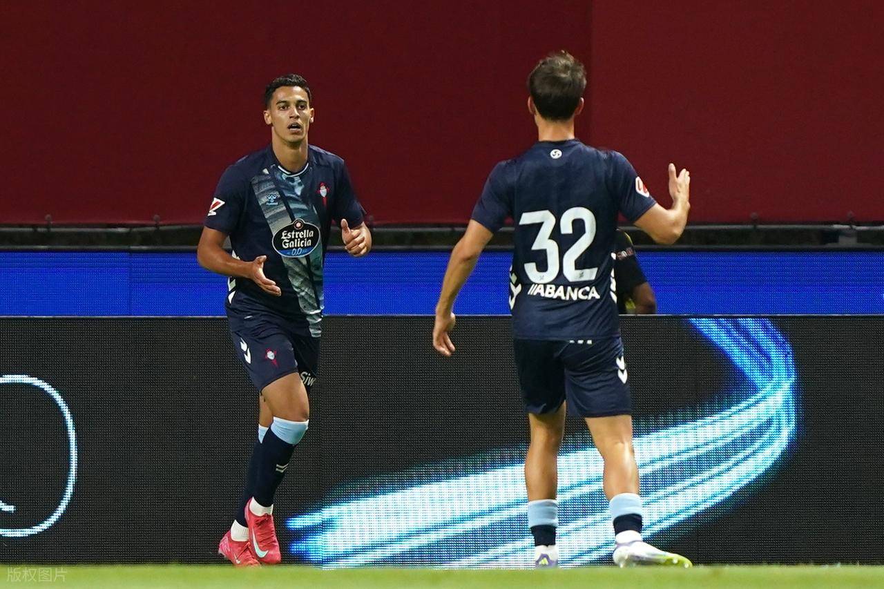 皇冠体育官网-2-0，20岁西班牙新星利剑出鞘：率队完胜塞尔塔，迎西甲开门红