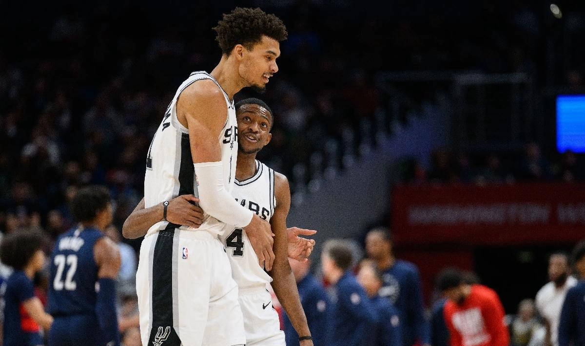 皇冠中国-圣安东尼奥马刺续约达龙福克斯，薪水或有变动