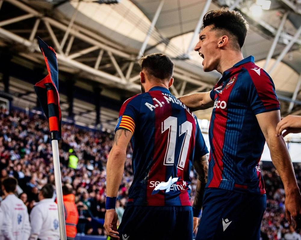 皇冠体育-西甲-莱万特2-4巴萨：莱万特有想法，莱万可以上场了|前瞻